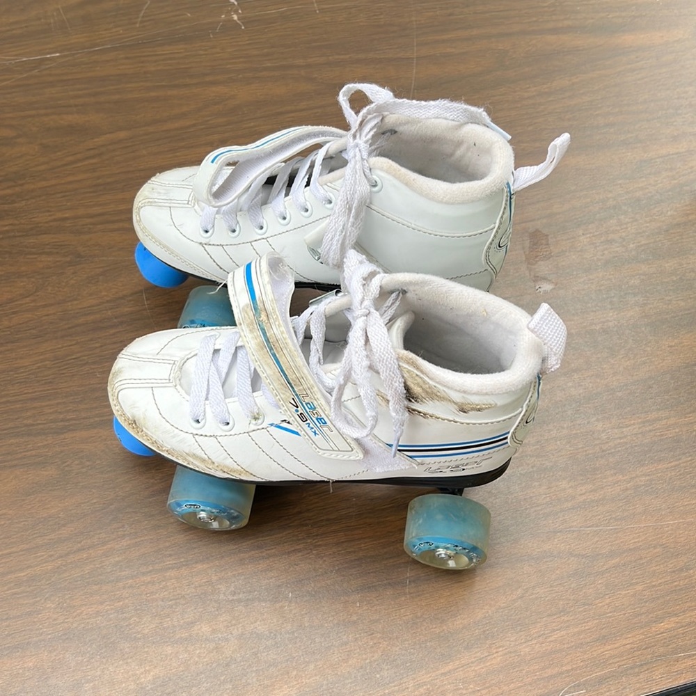 Laser roller skates